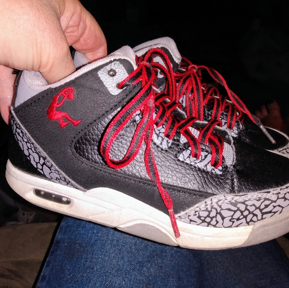 boys basketball shoes size 13